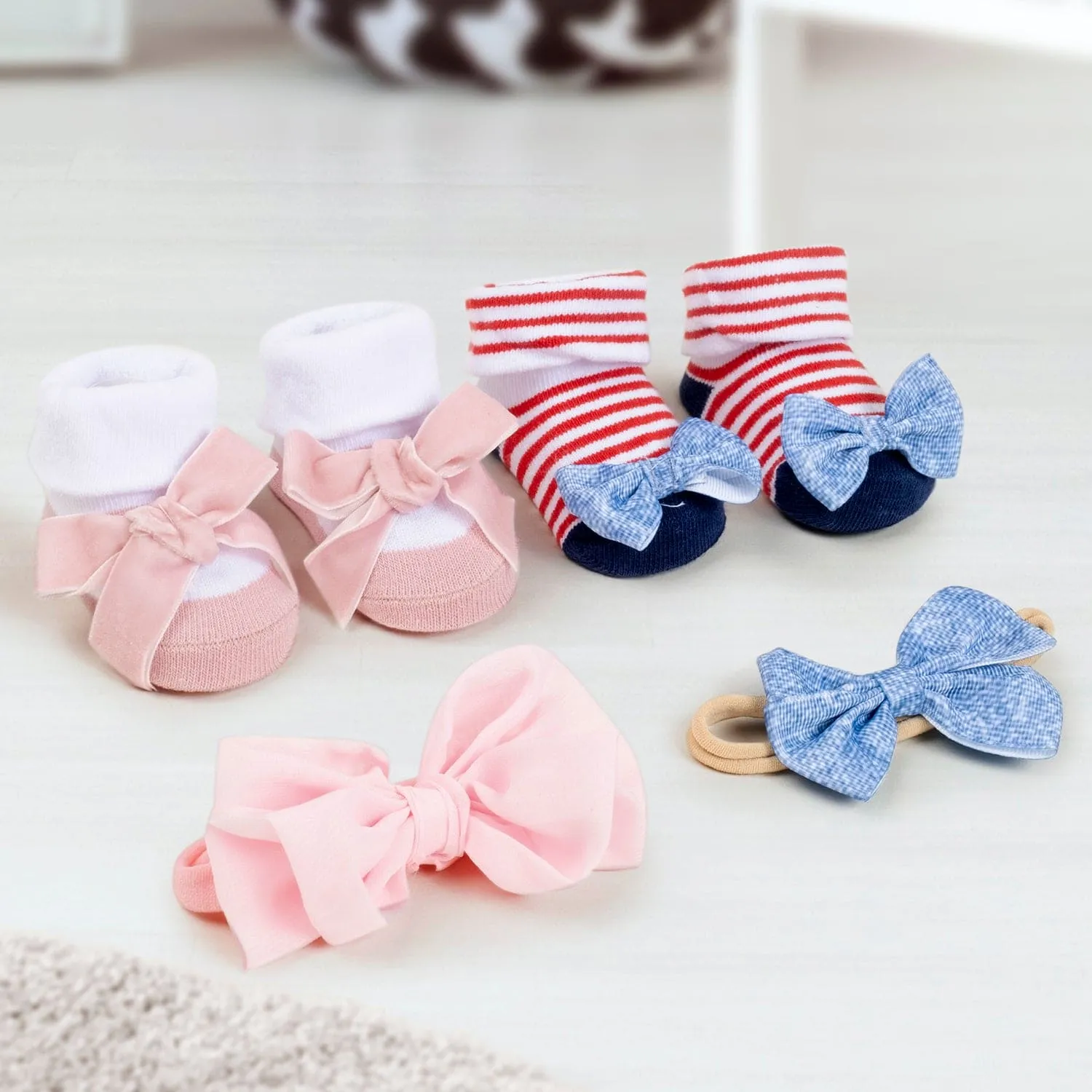 Baby Moo Floral Bow Infant Girl 4-Piece Gift Hairband And Socks Set - Pink