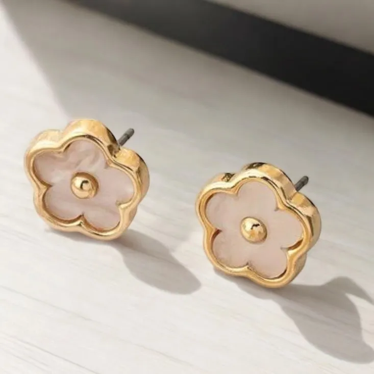 FLOWER STUD EARRINGS - WHITE