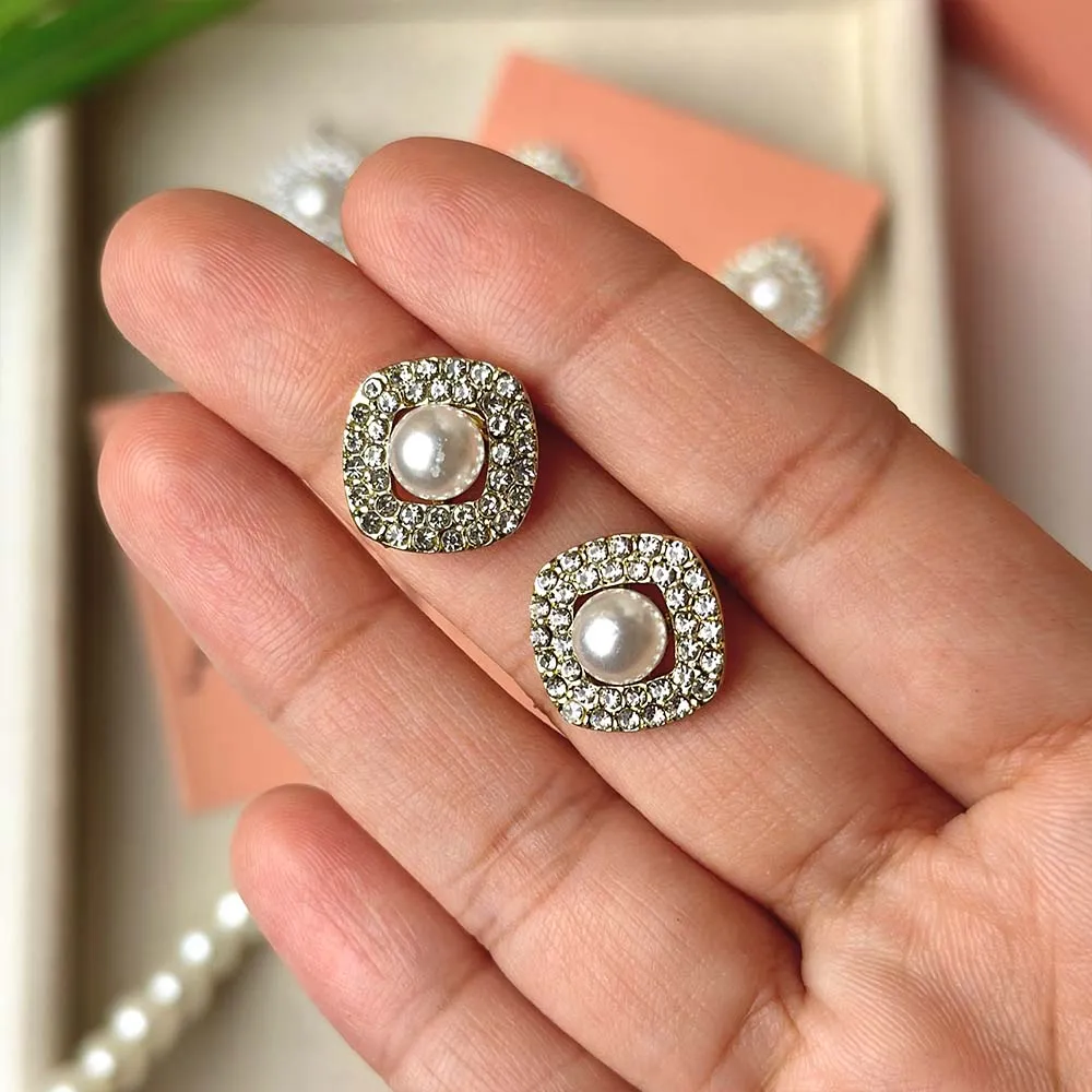 Pearl in a cube studs
